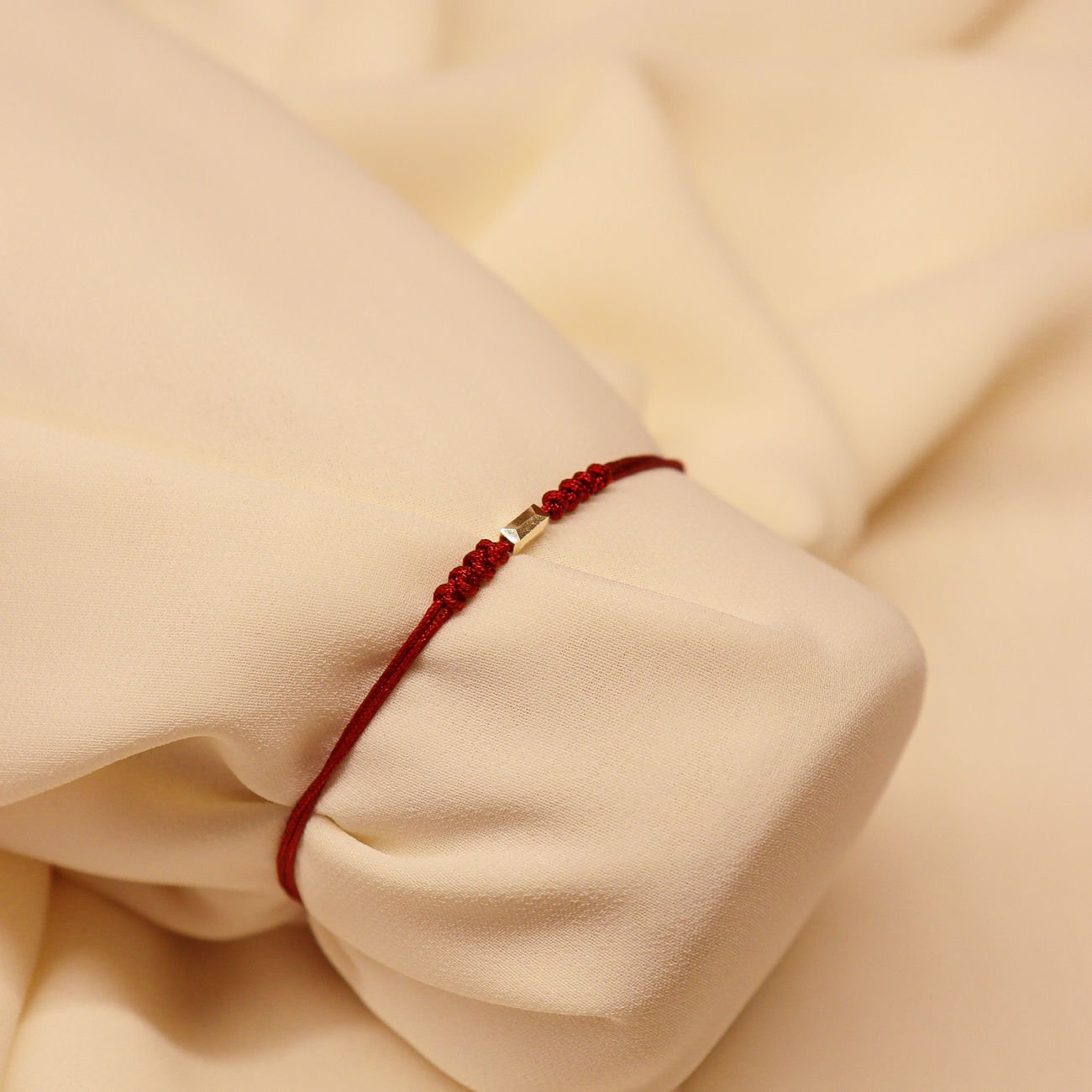 Mini Prizma Bordo İpli Bileklik