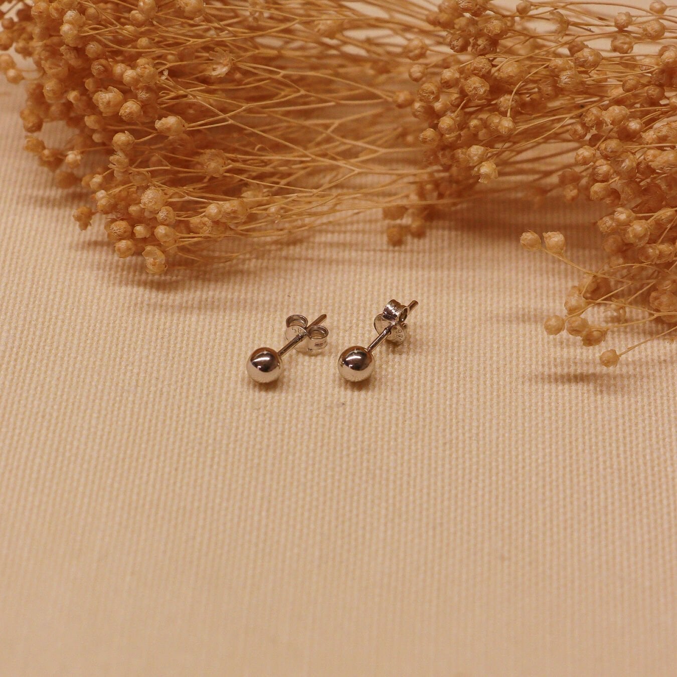 3 Mm Beyaz Altın Parlak Top Vidalı Küpe
