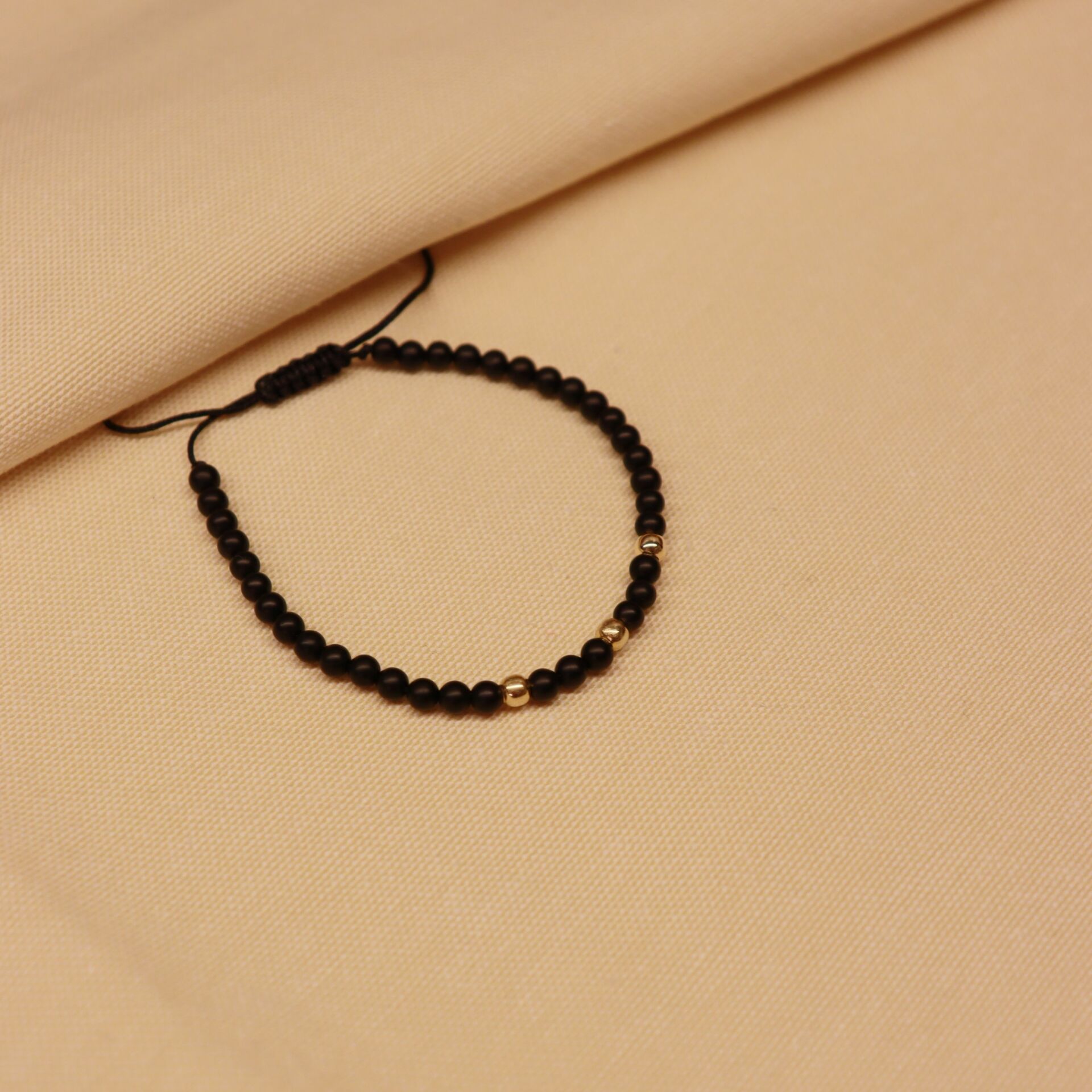 Parlak Toplu Oniks Minimal Bileklik