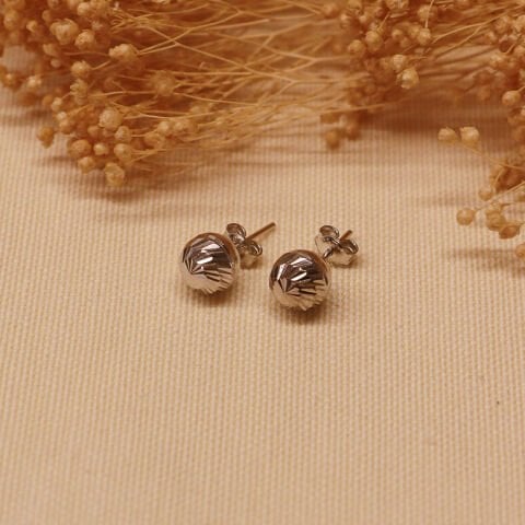 8 Mm Beyaz Altın Desenli Top Vidalı Küpe