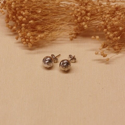 8 Mm Beyaz Altın Desenli Top Vidalı Küpe