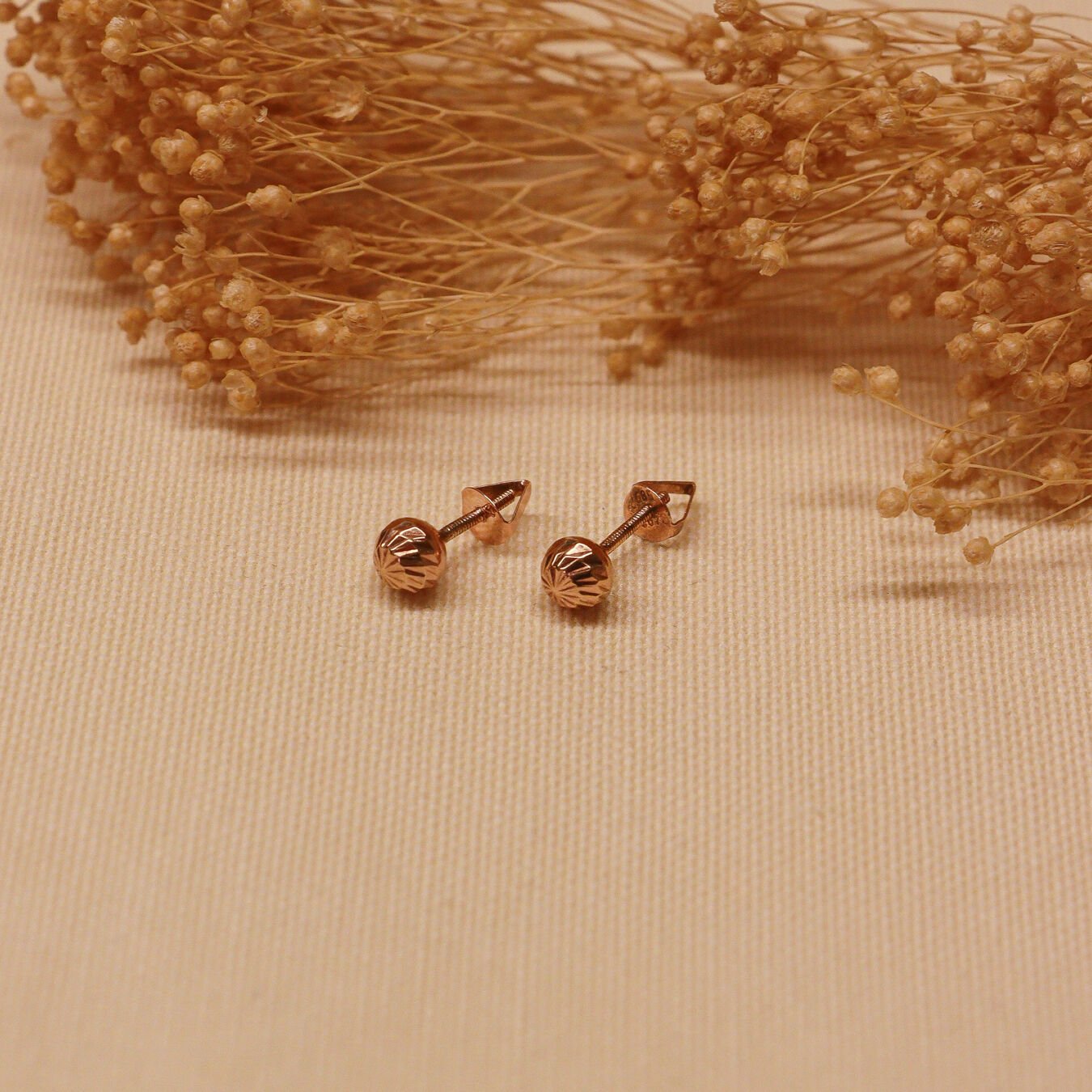 6 Mm Rose Altın Desenli Top Vidalı Küpe