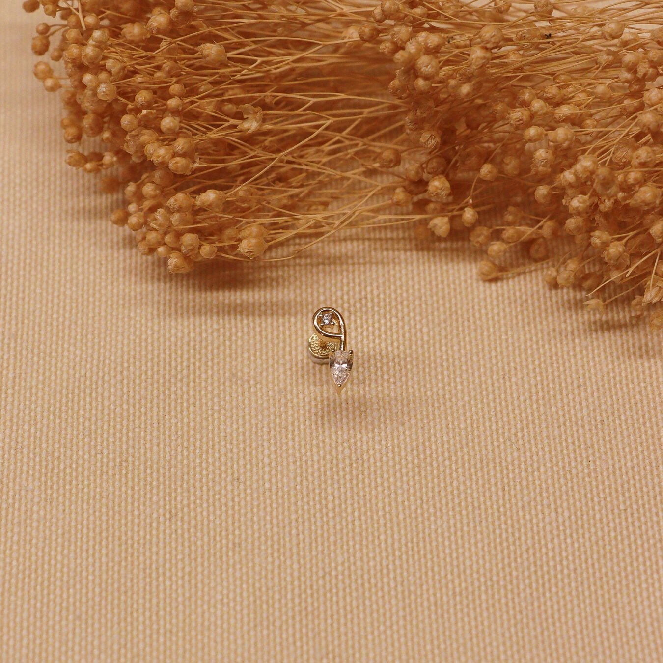 Damla Taşlı Tragus Piercing