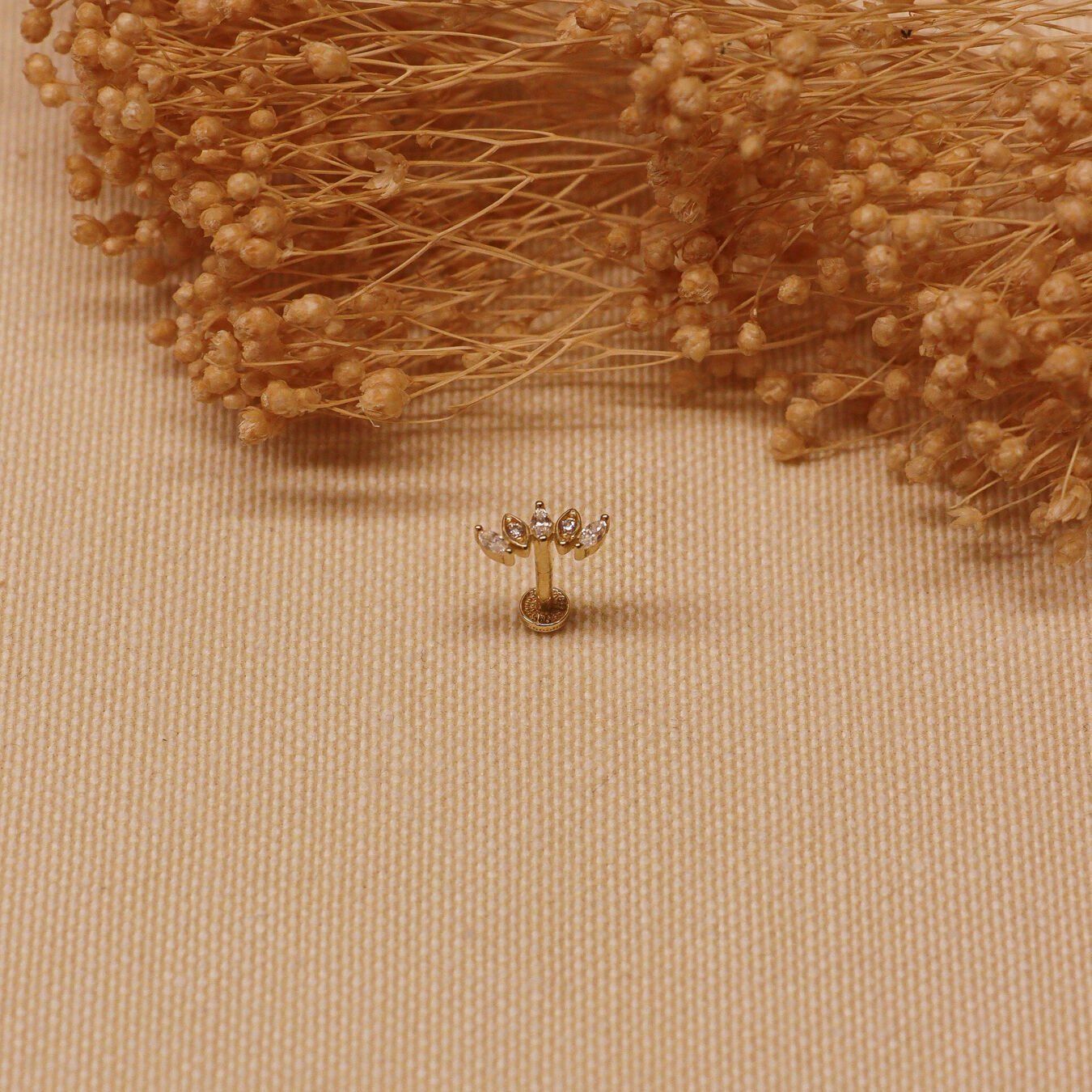 Üç Markiz Taşlı Tragus Piercing