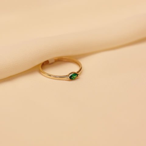 Oval Zümrüt Taşlı Minimal Yüzük