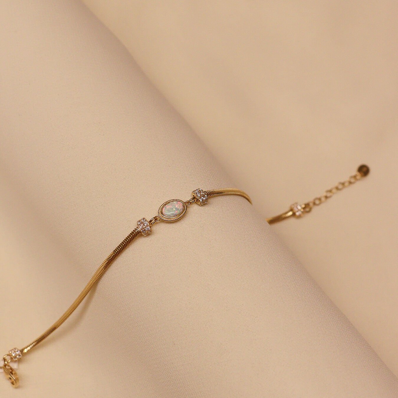 Opal Taşlı Balık Sırtı Modern Bileklik