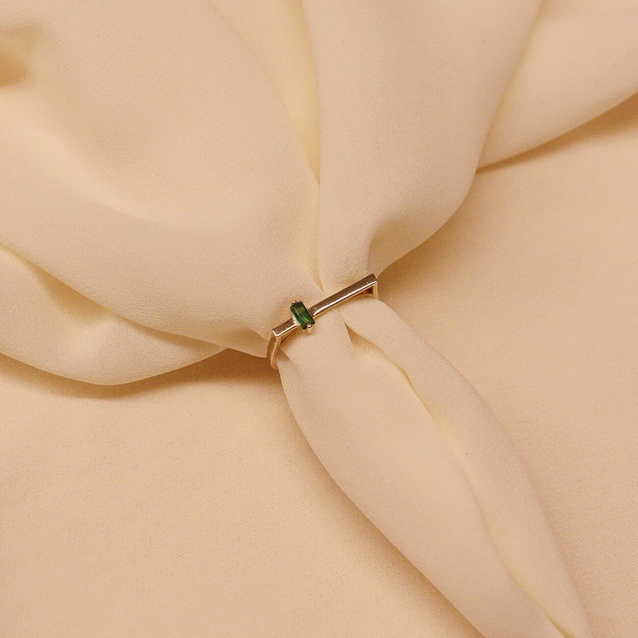 Zümrüt Taşlı Çubuk Minimal Yüzük