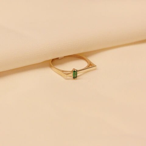 Zümrüt Taşlı Çubuk Minimal Yüzük
