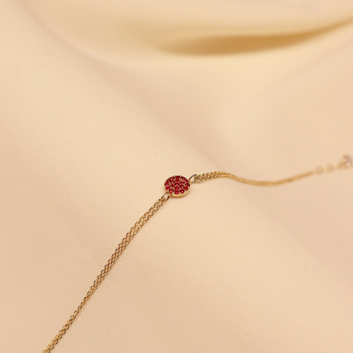 Yakut Taşlı Plaka Minimal Bileklik