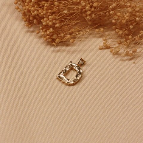 Type 4 Harf Minimal Kolye Ucu