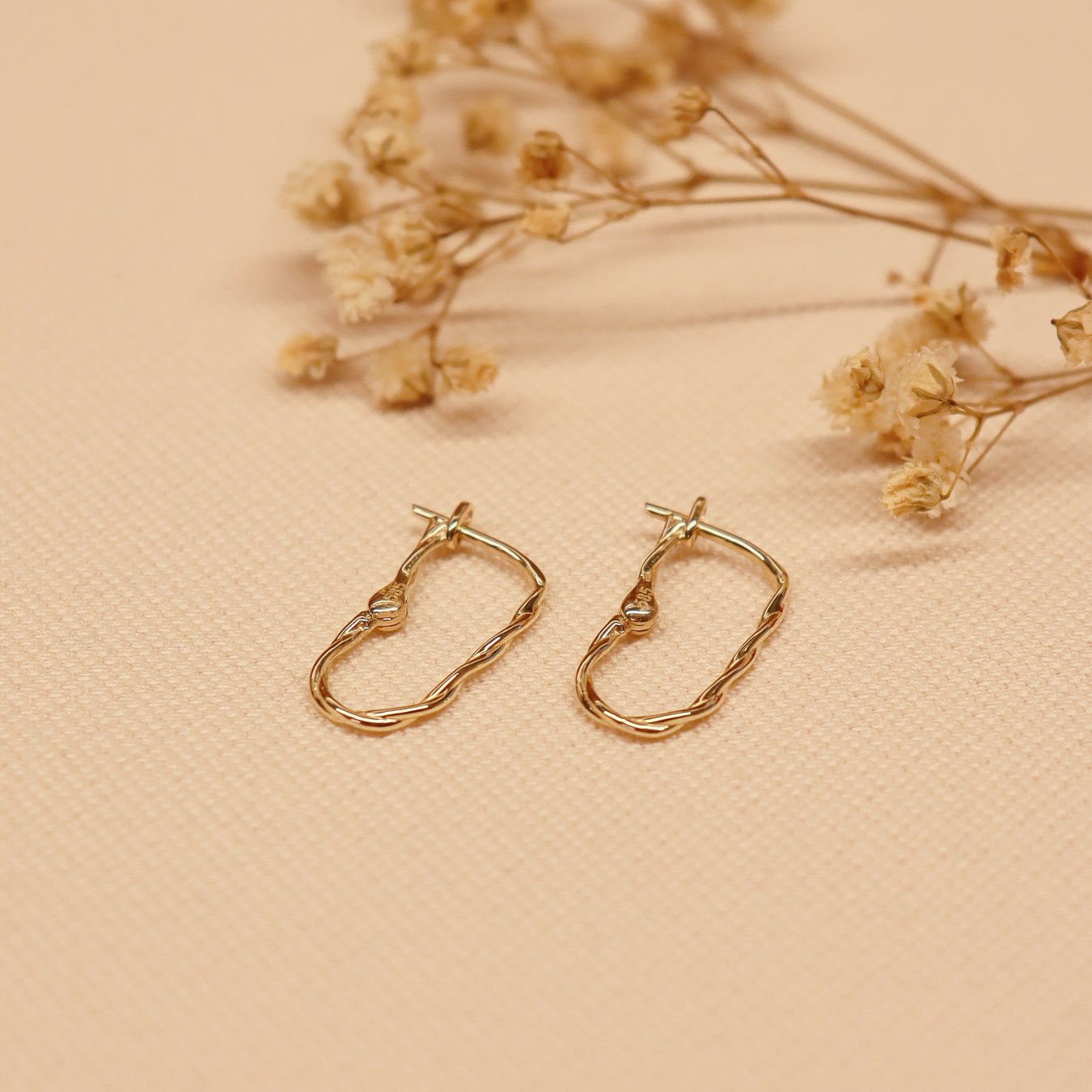 Burgu Ataç Tel Küpe