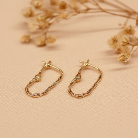 Burgu Ataç Tel Küpe