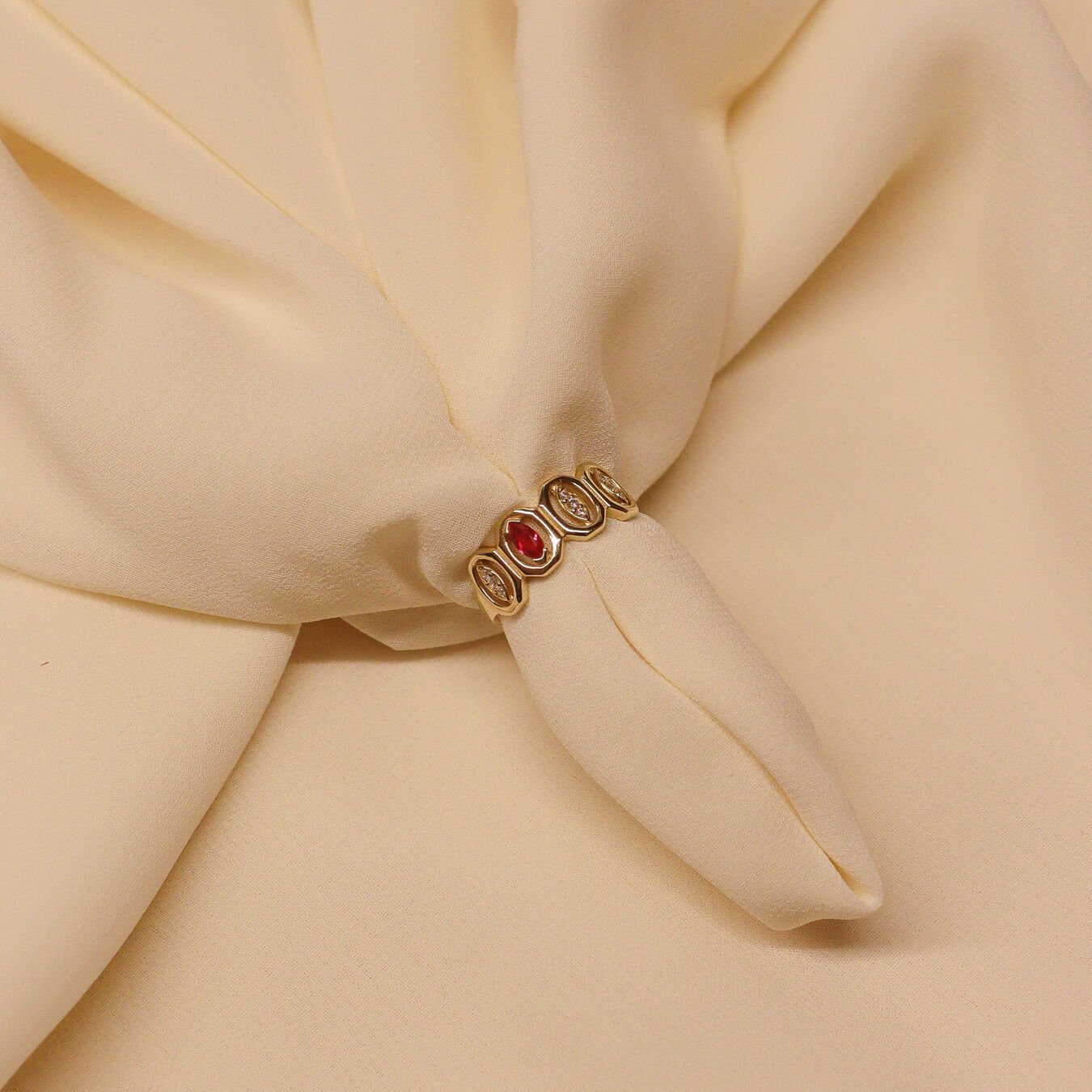 Sekizgen Çerçeveli Modern Yüzük