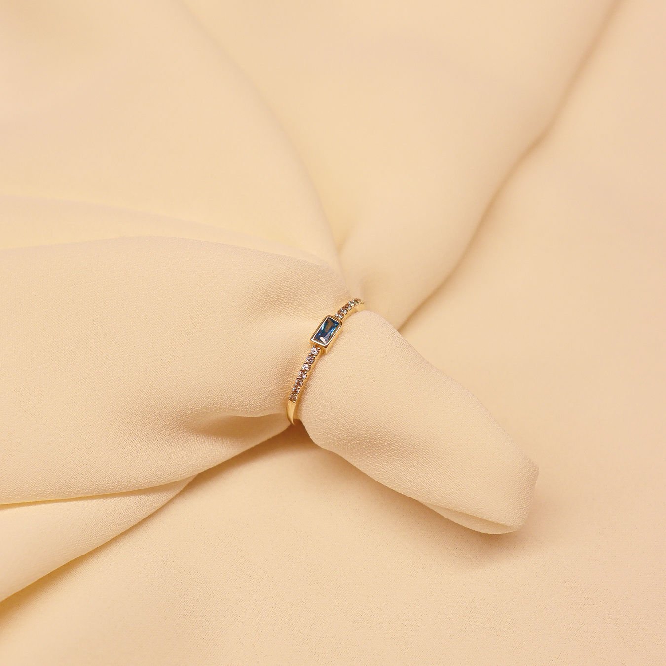 Aquamarine Taşlı Minimal Yüzük