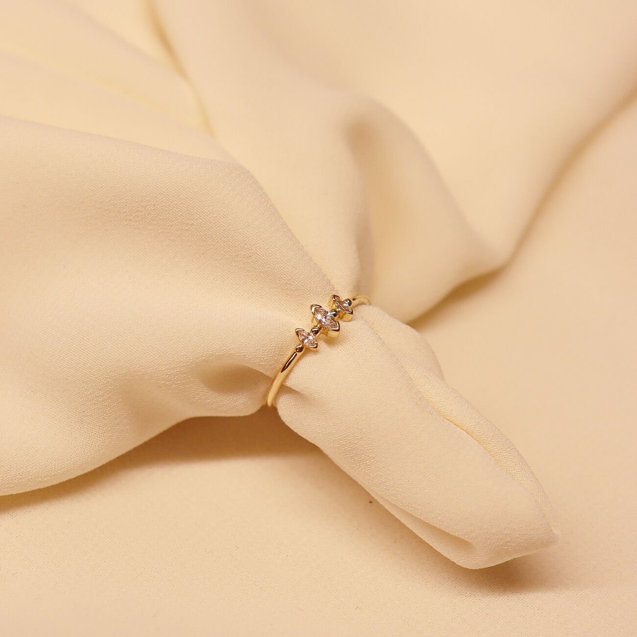 Taşlı Tria Minimal Yüzük